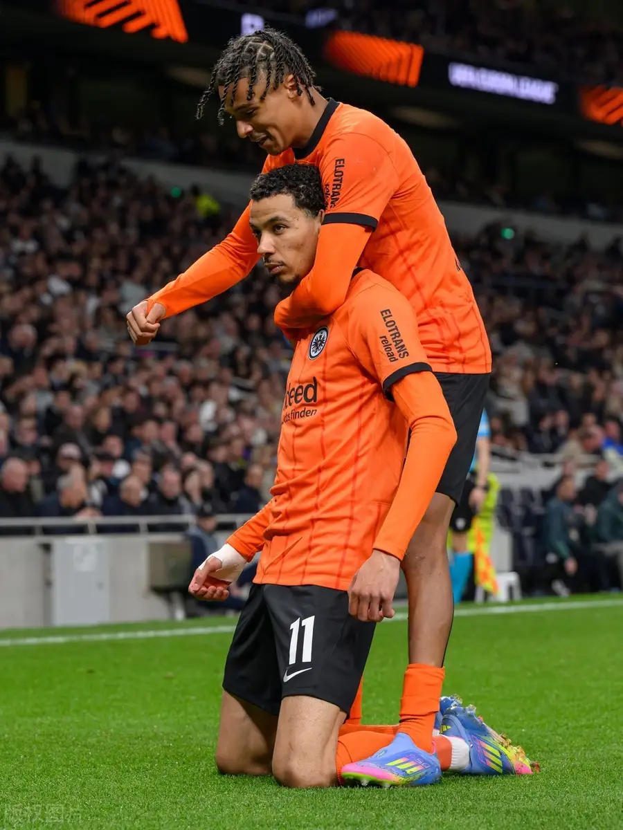  冲刺阶段欧联焦点战，上海海港单刀错失，媒体盛赞，细节决定成败